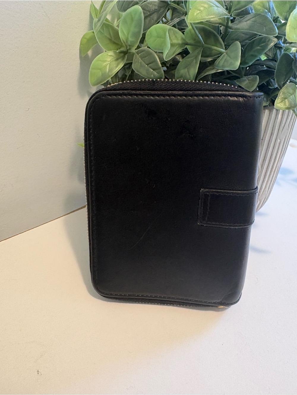Saint Laurent Black Leather Wallet with Gold YSL Emblem - Picture 10 of 10